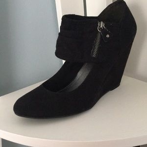 Black wedge